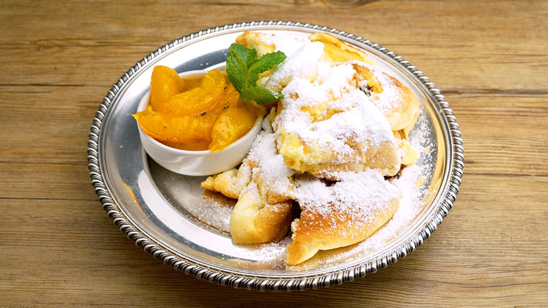 Kaiserschmarren mit Marillenröster