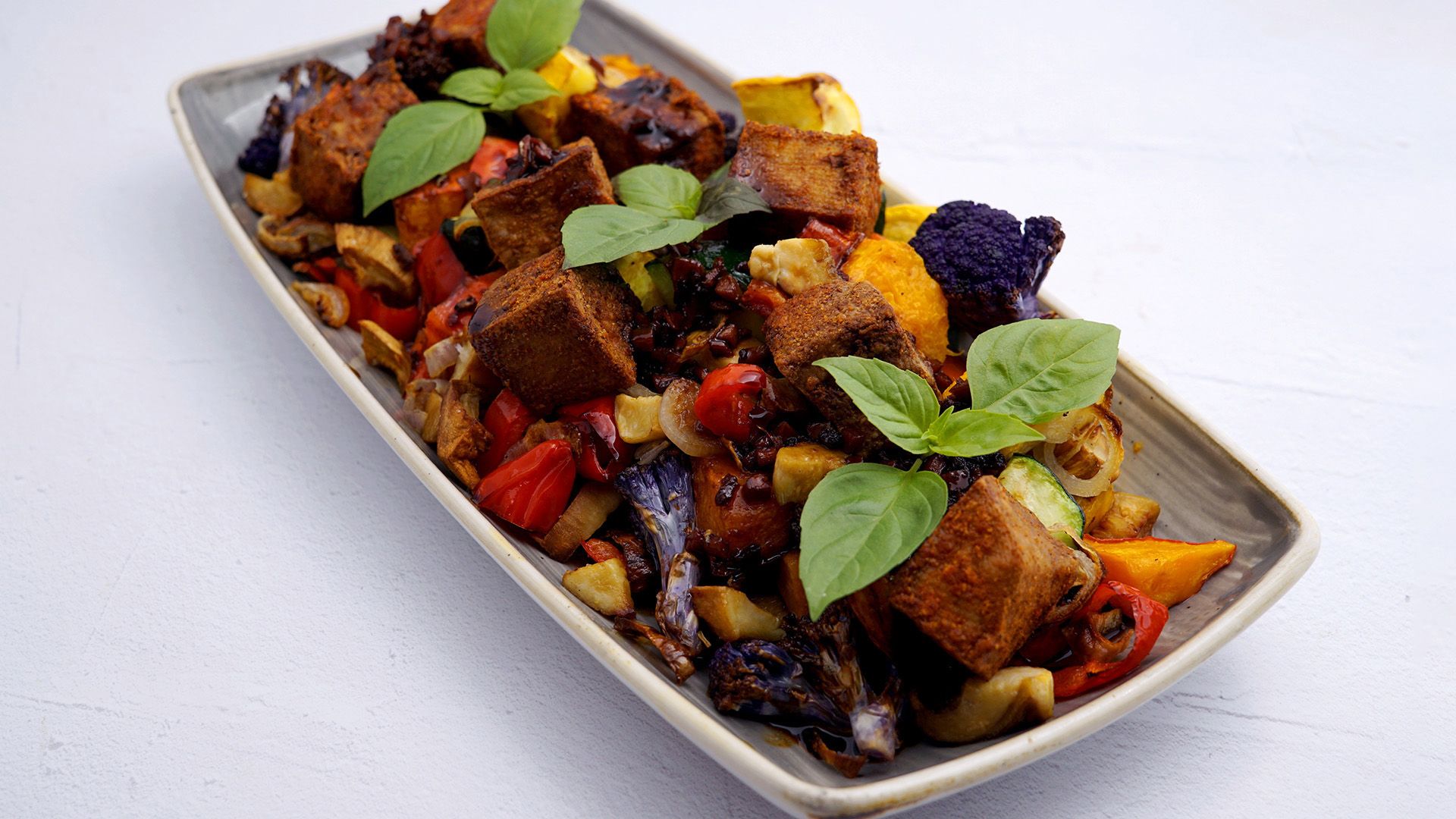 Röstgemüse mit knusprigem Tofu