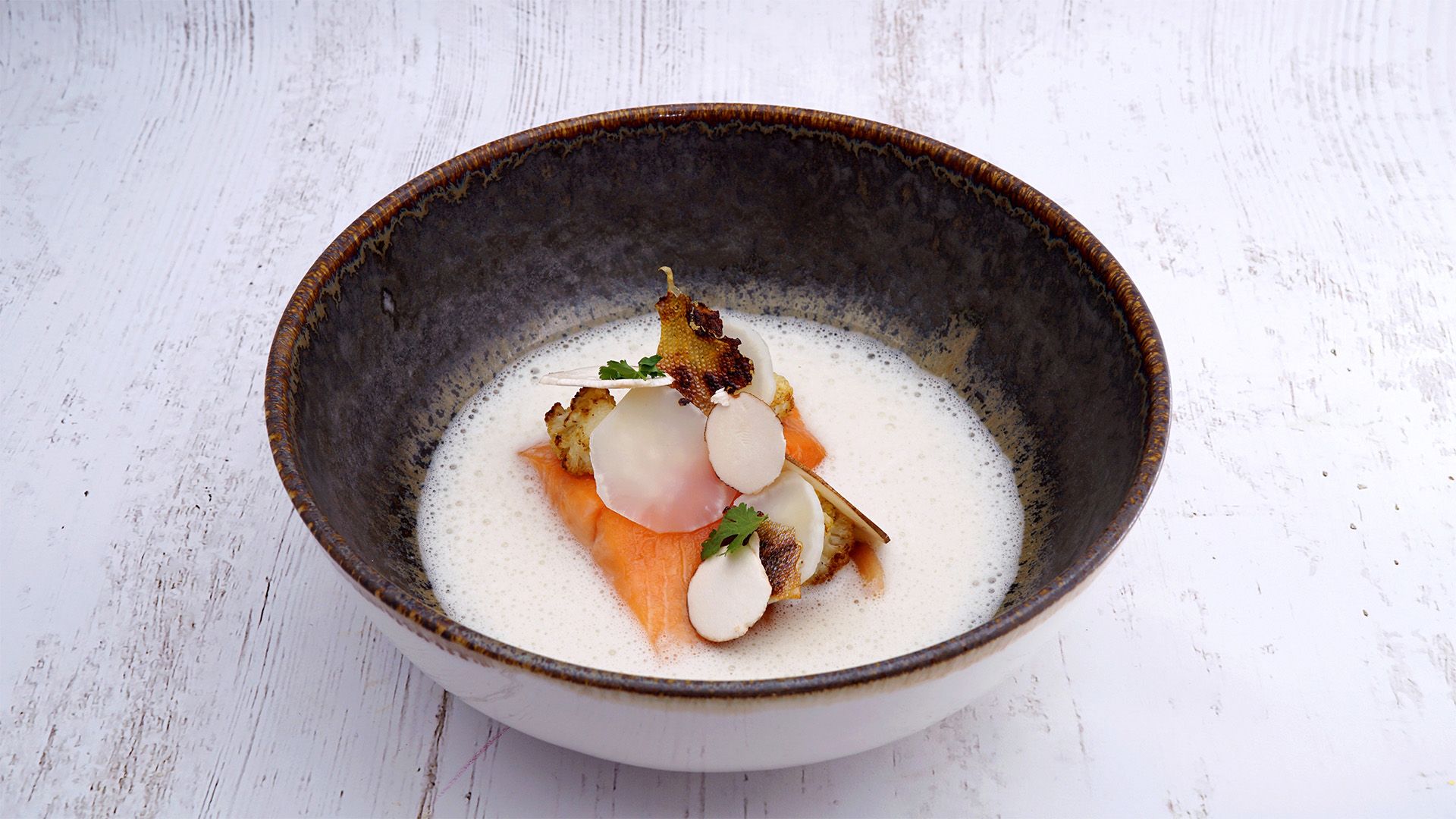 Saibling mit Tom Kha Gai und Karfiol mit Andreas Senn und Christian Geisler