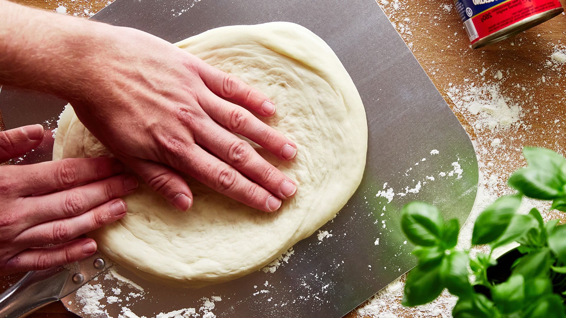 Italienischen Pizzateig selber machen. So geht's zuhause!