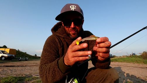 Riverfighters Riverfighters - Staffel 1 Folge 6: Auf Zander angeln vom Ufer am Fluss - So jiggst du die Buhnen richtig aus