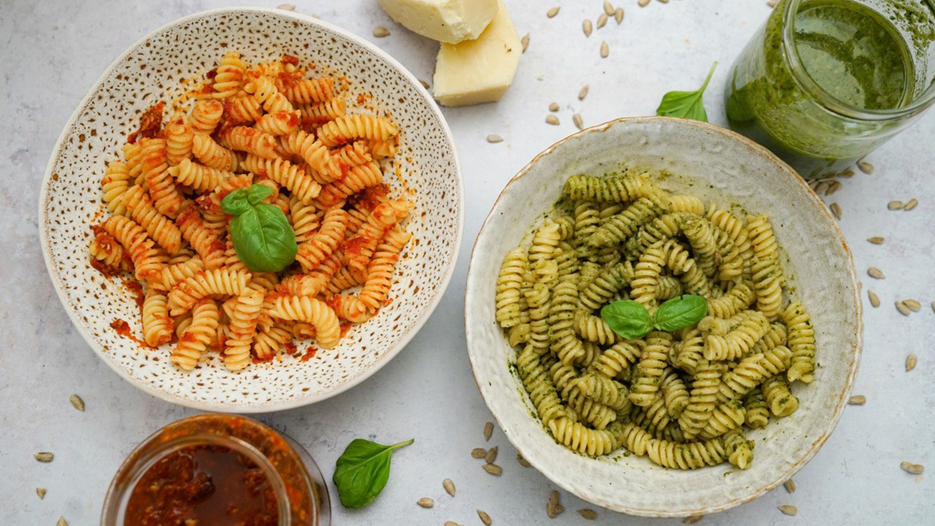 Rotes und grünes Pesto - billiger gemacht