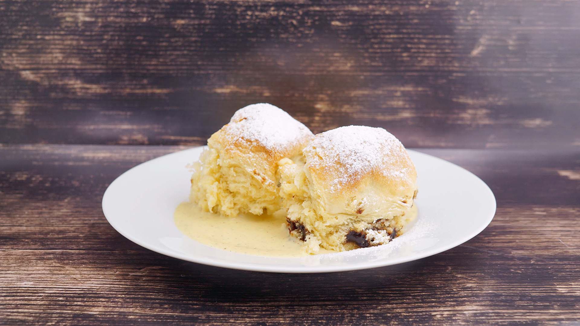 Buchteln mit Vanillesauce