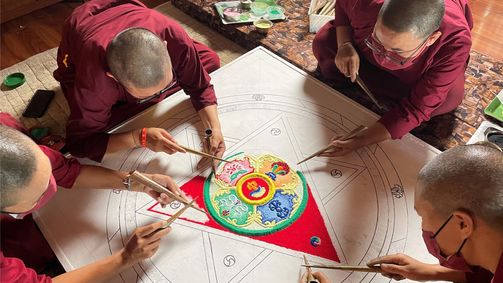 Planet Weltweit Planet Weltweit - Staffel 26 Folge 3: Ein Palast aus Sand - Nepals magische Mandalas