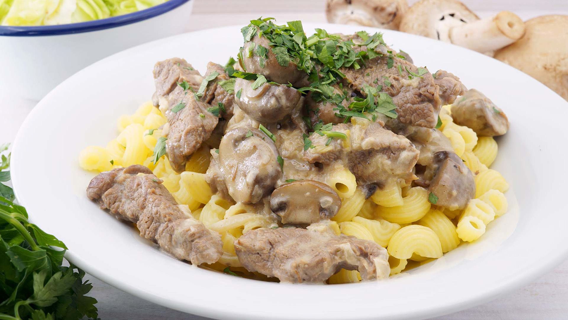 Rindfleisch mit Pilz-Obers-Sauce