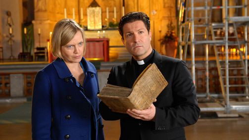 Ihr Auftrag, Pater Castell Ihr Auftrag, Pater Castell, Staffel 2 Folge 1: Die Loge