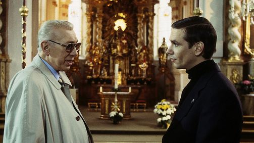 Derrick Derrick, Staffel 19 Folge 3: Die Nächte des Kaplans