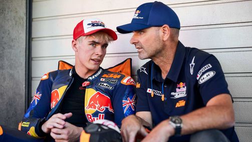 Born Racers Born Racers - Season 1 Folge 1: MotoGP: Verzicht - Alles für das Rennen