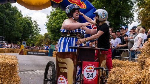 Red Bull Seifenkistenrennen Red Bull Seifenkistenrennen - 2022 Folge 4: Red Bull Seifenkistenrennen - S10 E4