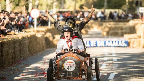 Red Bull Seifenkistenrennen Red Bull Seifenkistenrennen - 2015 Folge 6: Red Bull Seifenkistenrennen - S3 E6