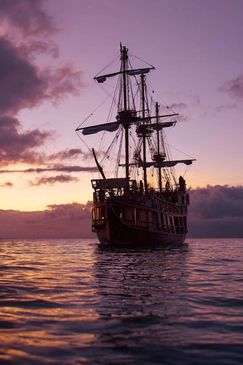 Schwertransport zu Wasser - Die letzte Reise eines Piratenschiffs