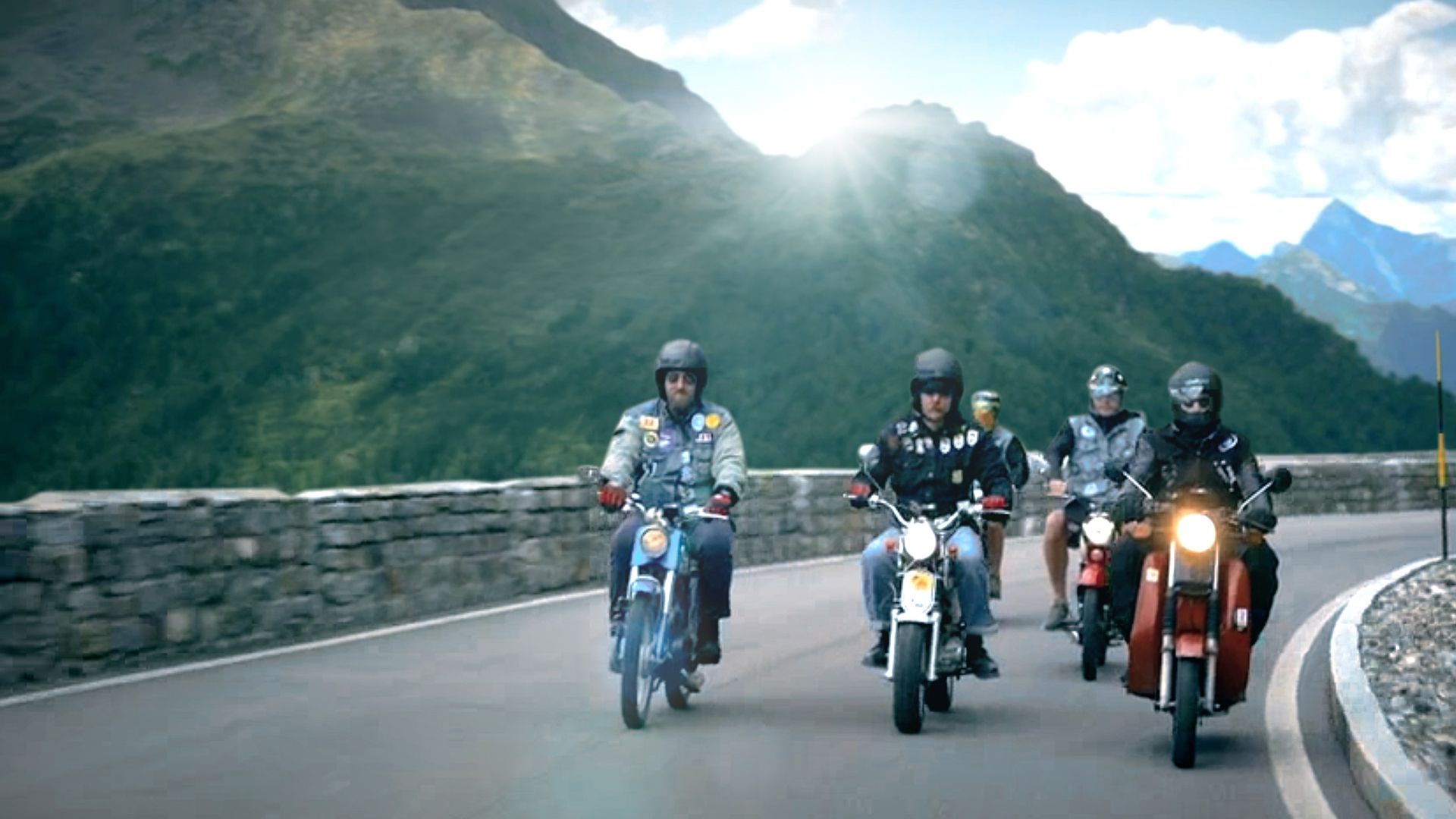 Mit Vollgas durch die Alpen - Der Ötztaler Mopedmarathon