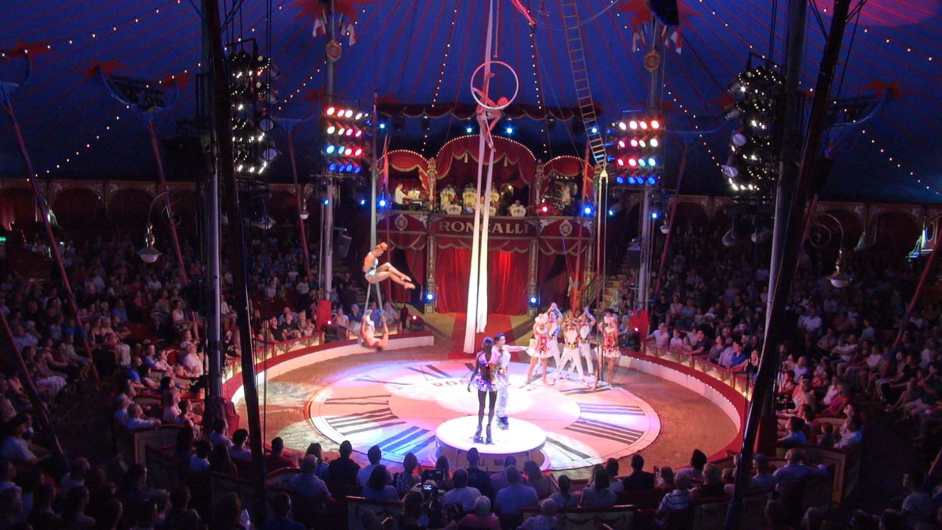 Roncalli auf Tour - Ein Zirkus zieht um