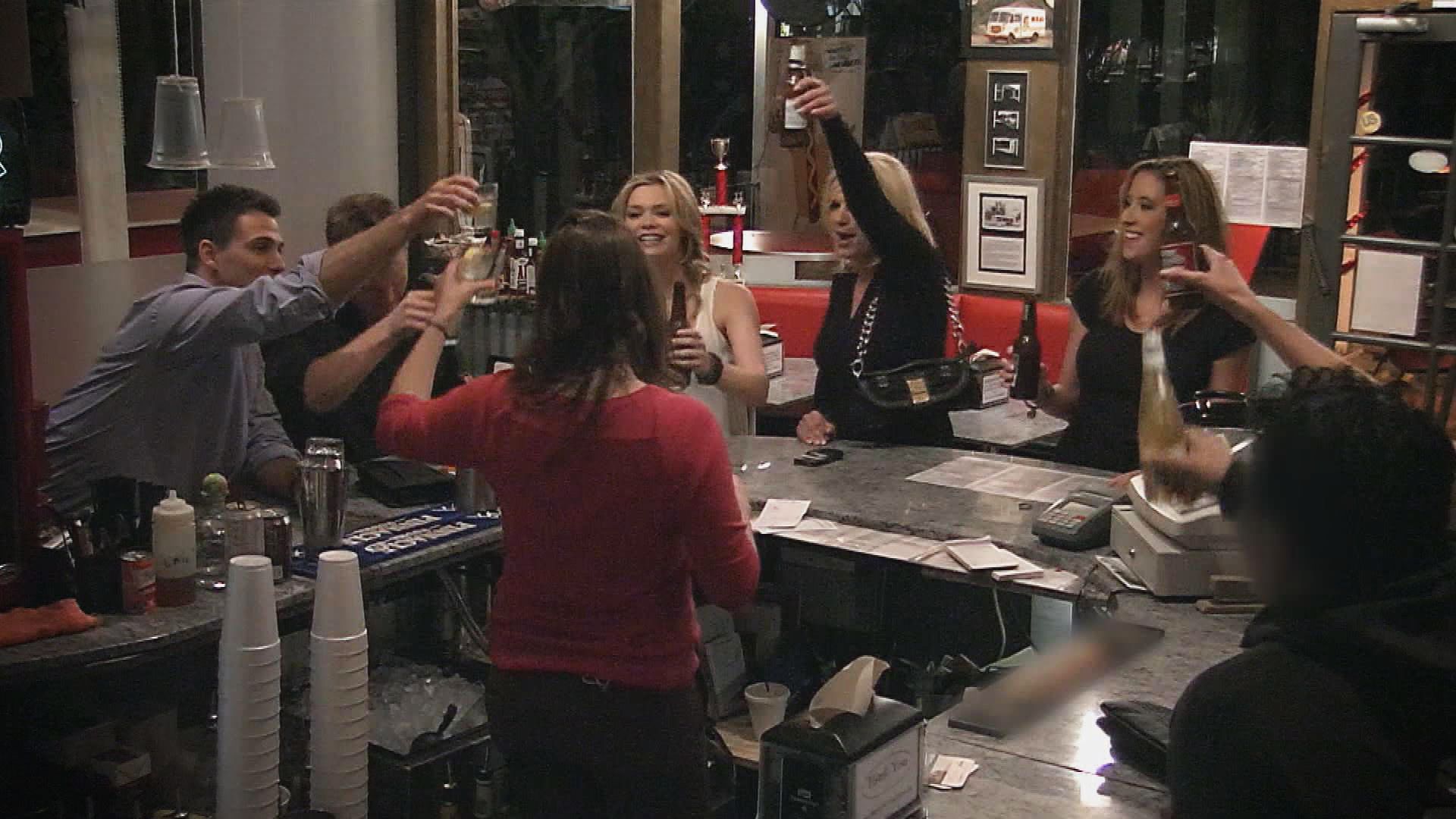 Party an der Zapfsäule