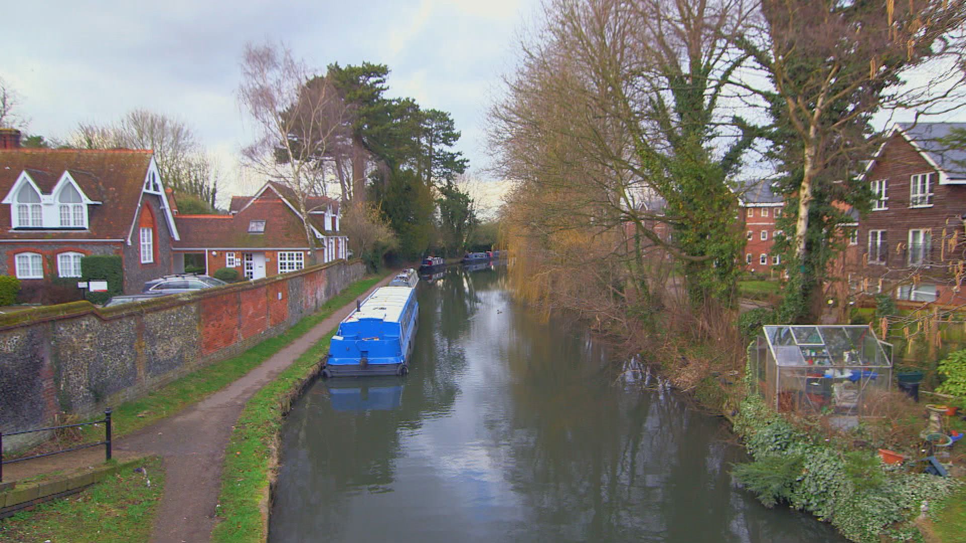 Drei Zimmer, Küche, England