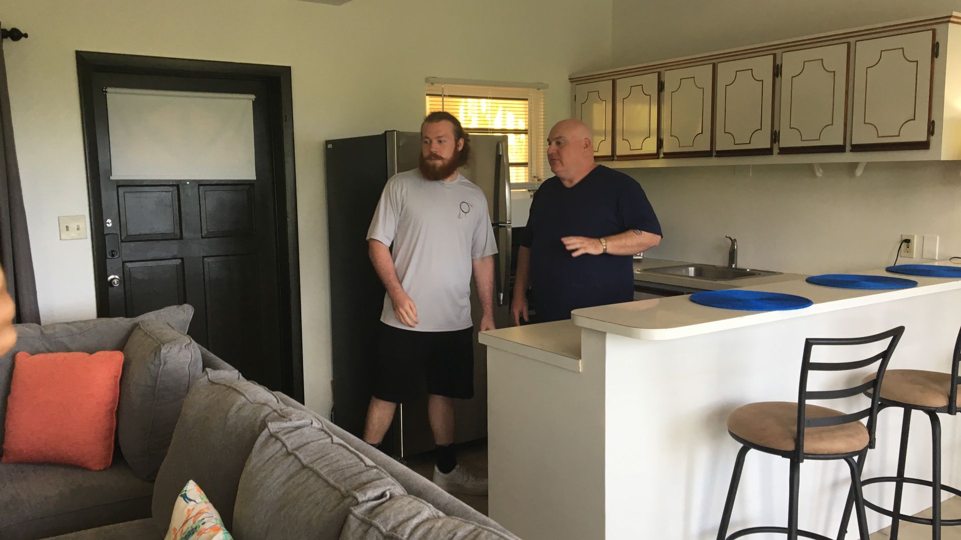 Vater-Sohn-WG mit Meerblick