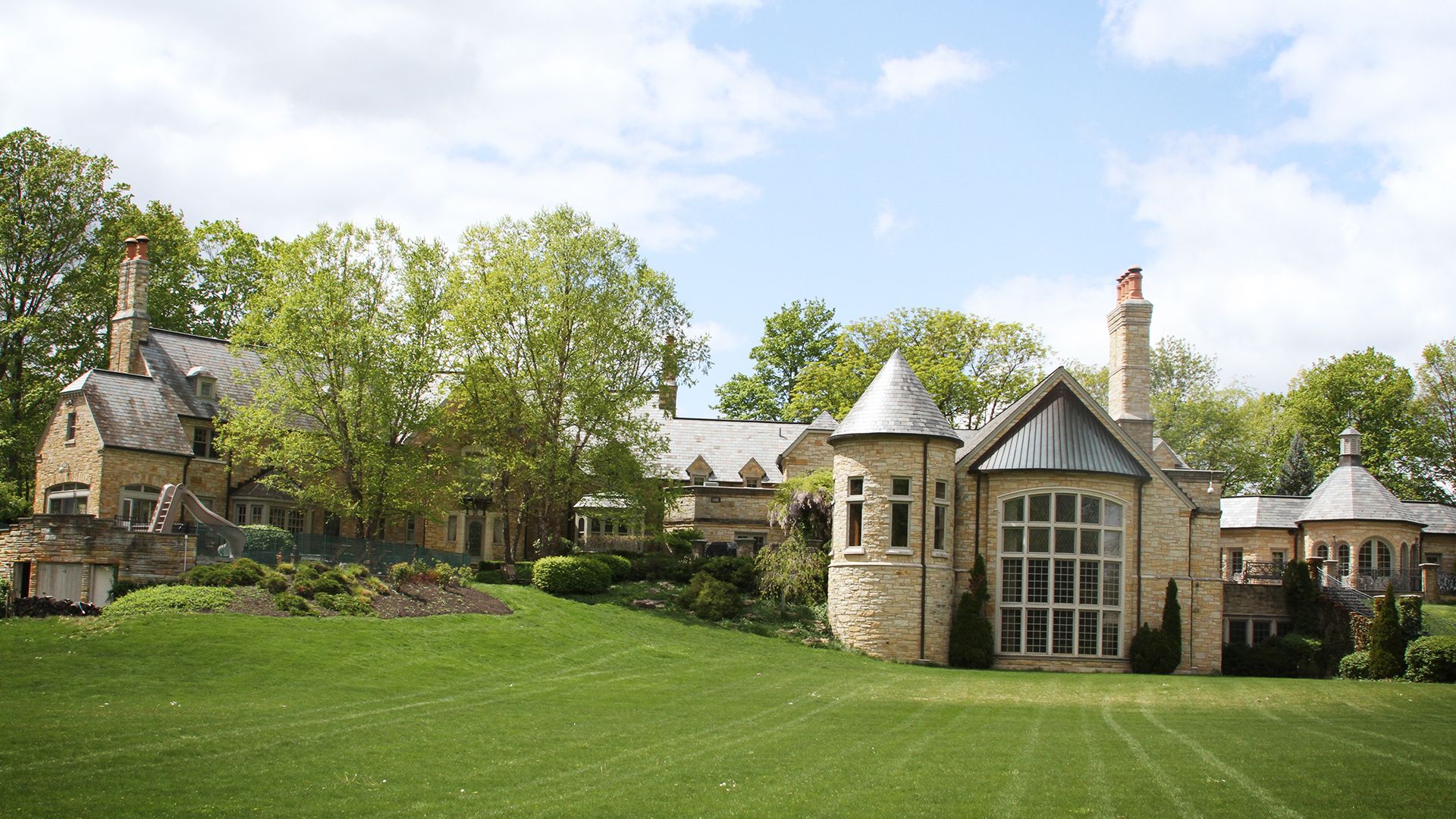 The Jones Manor und Cravens Estate