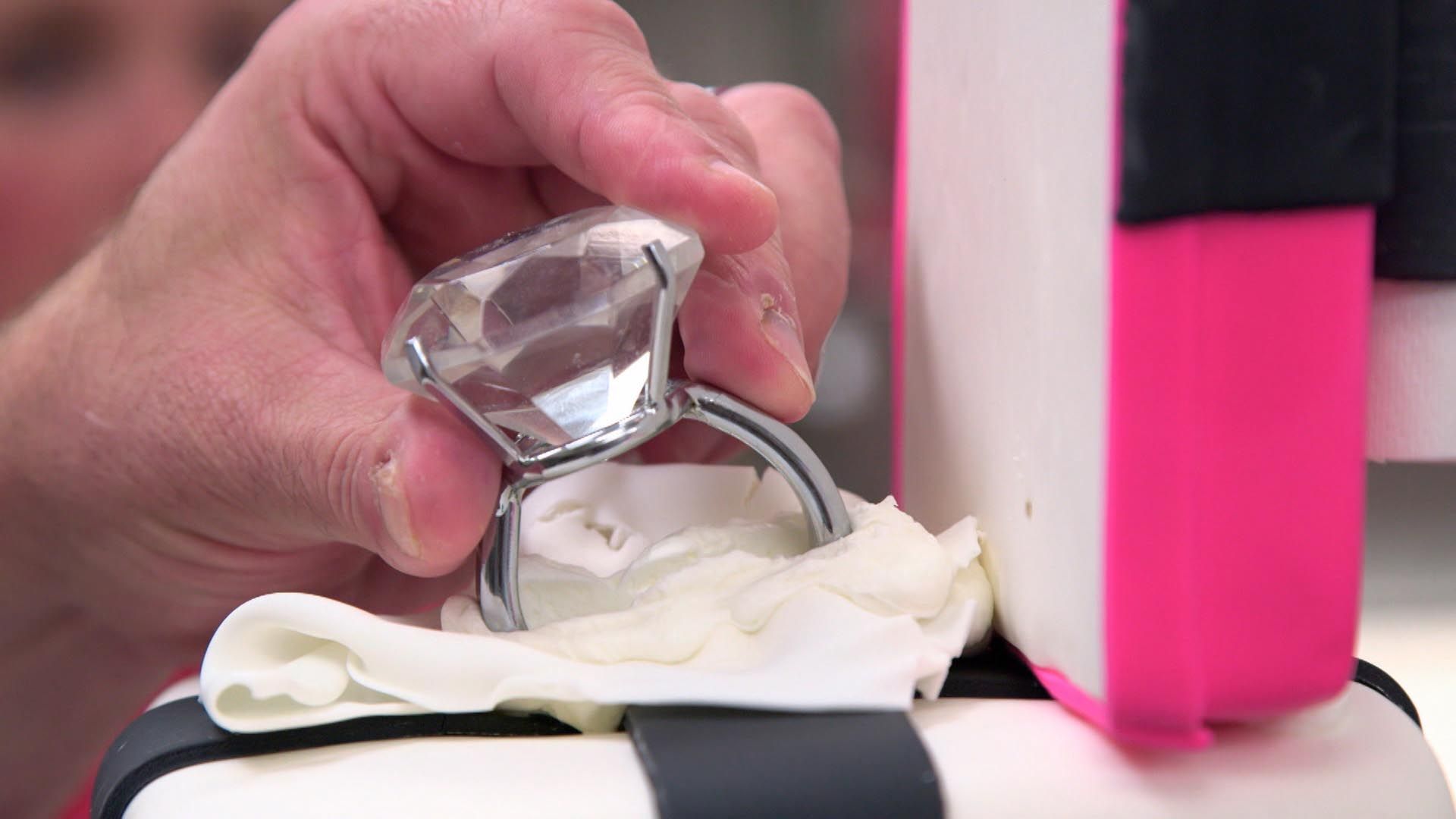 Kleines Kind mit großem Herzen