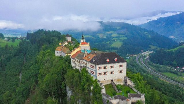 Herrschaftszeiten! - Johann-Philipps Schlossbesuche: Bei Familie Boesch auf Burg Strechau