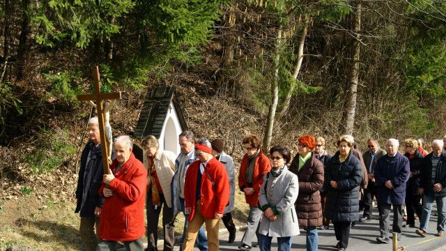 Vom Aschenkreuz zum Osterlicht