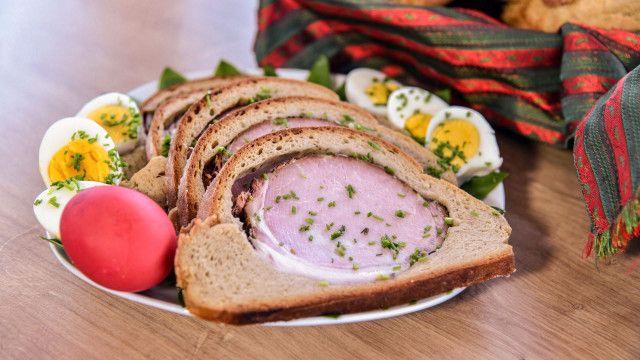 Feiern mit Osterbrot und Festtagsbraten - Bräuche und Kulinarik rund ums Osterfest