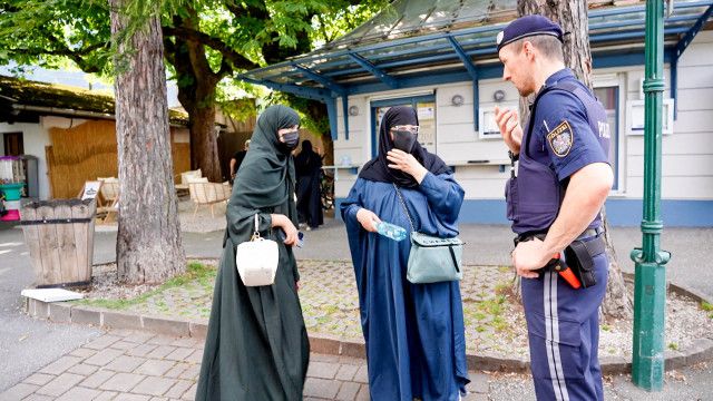 Am Schauplatz: Die Araber kommen