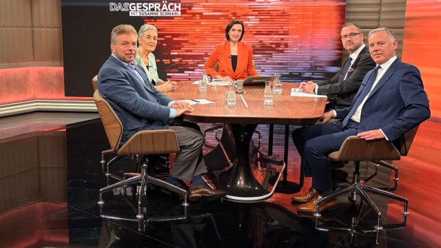 DAS GESPRÄCH mit Susanne Schnabl: Wankt Orbán – fällt das Vorbild der Rechten?