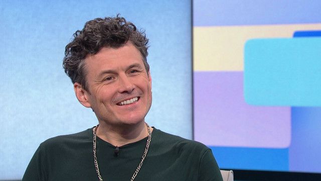 Hinter den Schlagzeilen: Manuel Rubey: "Wenn man in Österreich Falco gespielt hat, dann war's das"