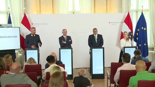 Pressekonferenz: "Maßnahmen gegen Extremismus und Kriminalität bei Jugendlichen"