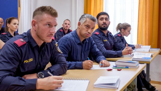 Dok 1: Hilfe, Polizei! Faris Rahoma will Cop werden