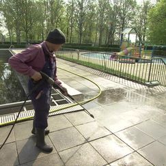 Freibäder bereiten sich auf Badesaison vor