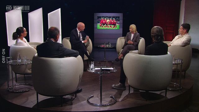 zur SACHE: WM in den USA: Ist Fußball Trumpf?