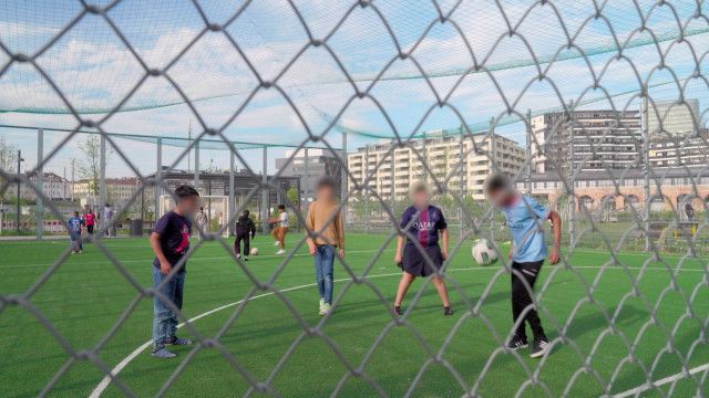 Österreich-Bild: Ein Käfig voller Burschen