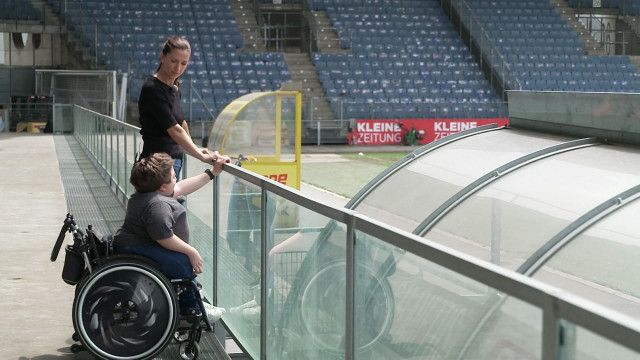 "Fußball für alle"... die einen Rollstuhl verwenden