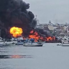 Ecuador: Dutzende Boote bei Hafenbrand zerstört