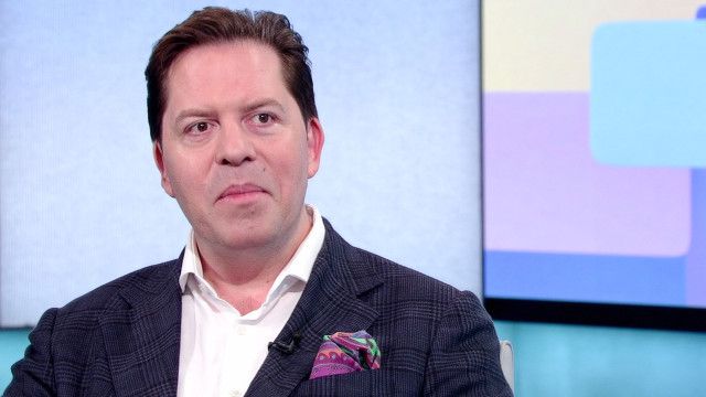 Hinter den Schlagzeilen: Nach Papa Haralds Tod: Sohn Daniel Serafin zu "Das Leben geht weiter"