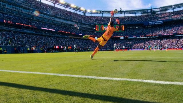 ZIB Magazin Spezial: Verlieren verboten! Profis & Profit. Der Fußball am Limit?