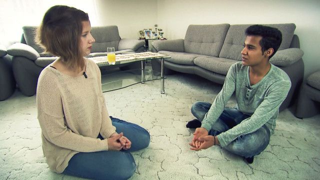 Julie und Asip: Zwei Welten treffen aufeinander