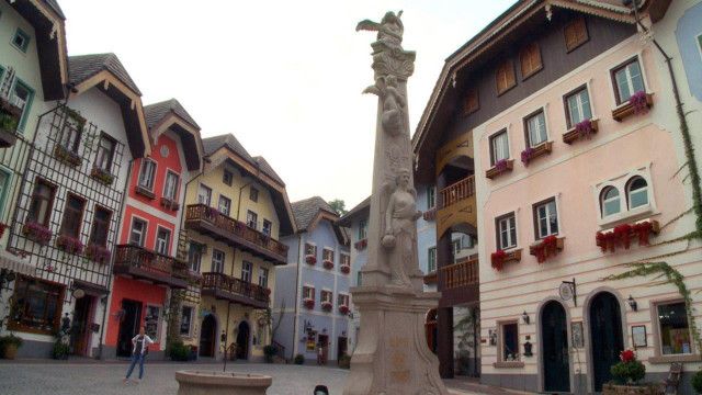 Hallstatt süß-sauer – Der Asiatenboom im UNESCO-Welterbe