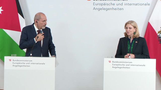 Pressekonferenz nach dem Treffen von Außenministerin Meinl-Reisinger und ihrem jordanischen Amtskollegen Safadi