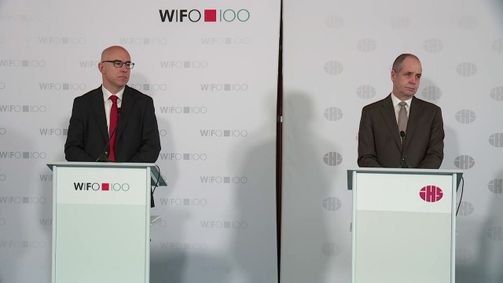 Live Spezial Live Spezial Folge 121: Pressekonferenz von WIFO und IHS: "Konjunkturprognose 2026 und 2027 - Frühjahrsprognose"