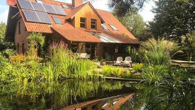 Auf Entdeckungsreise mit Karl Ploberger: Gartenparadiese in Friesland