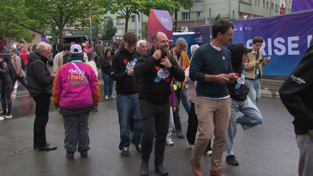 "Arriving People" vor der Wiener Stadthalle zum 2. Semifinale
