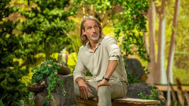 Klein gegen groß: Richard David Precht im Duell gegen Sophia