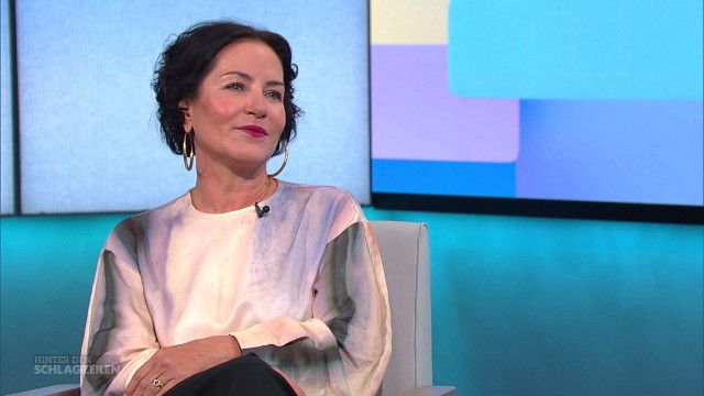 Hinter den Schlagzeilen: Marisa Burger zu: "So kam es zu dem Kultsatz ‚Es gabat a Leich'"