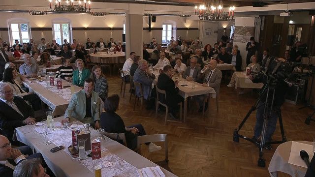 Ein Ort am Wort: Kein Hallenbad für den Flachgau?