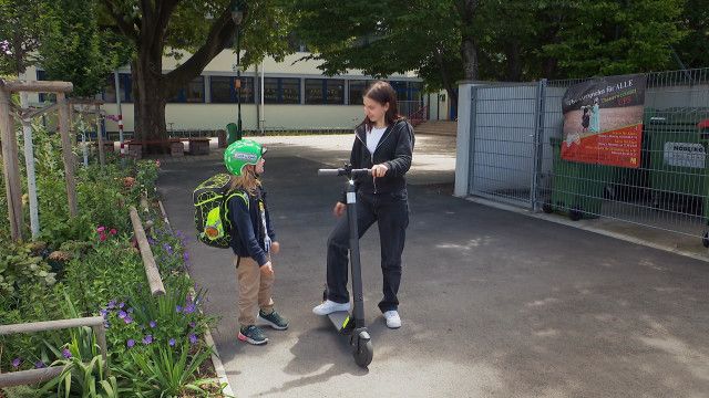 Helmi-Kinder-Verkehrs-Club: Roller mit E
