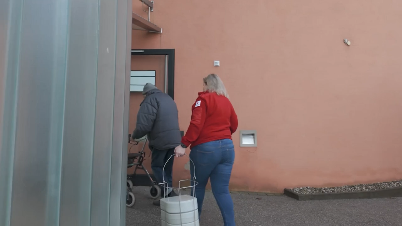 Freiwillige Hilfe: Simone bringt mehr als nur Essen