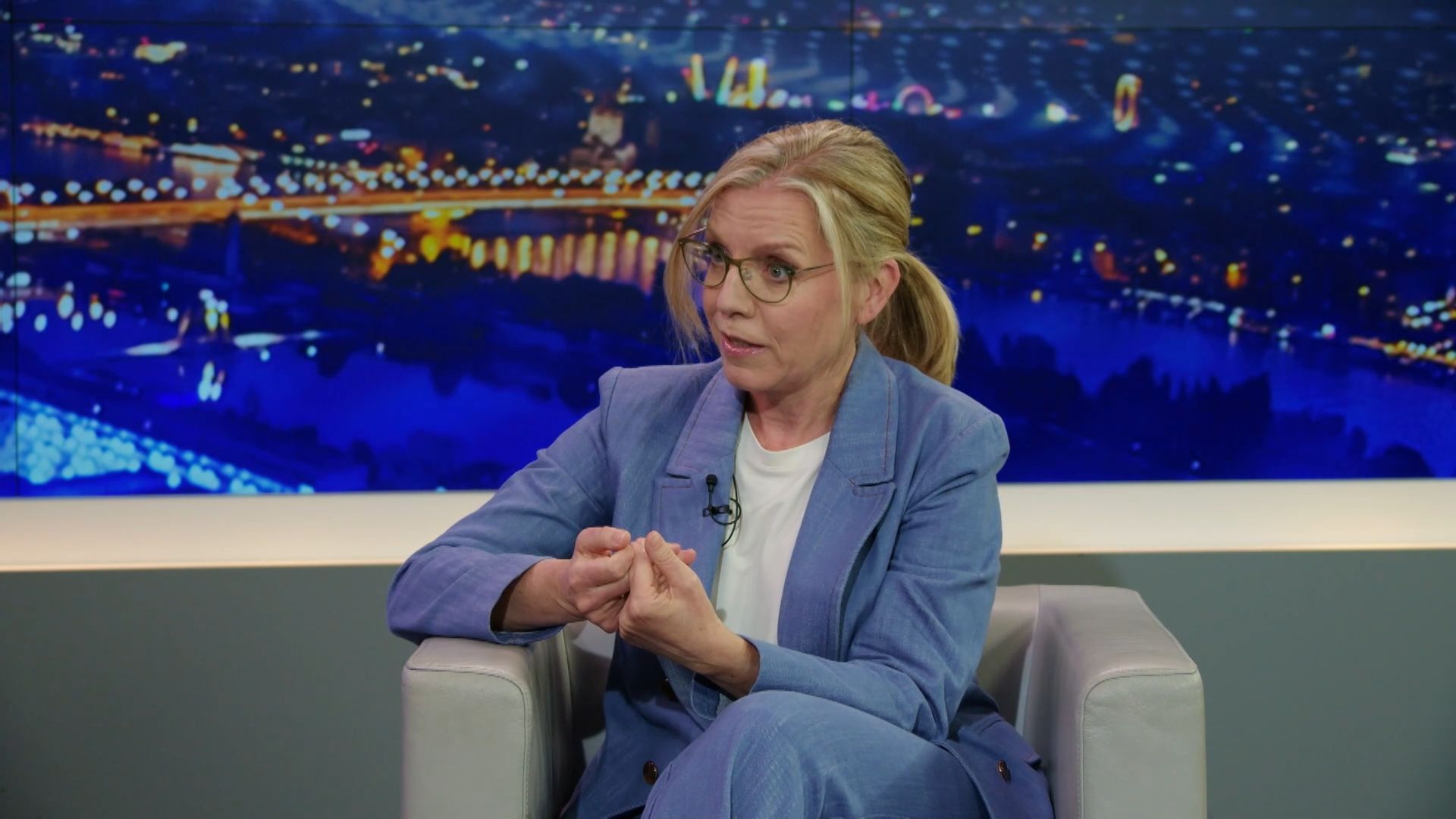 Gewessler fordert Preisbremse bei den Öffis und sieht „Regierung planlos“