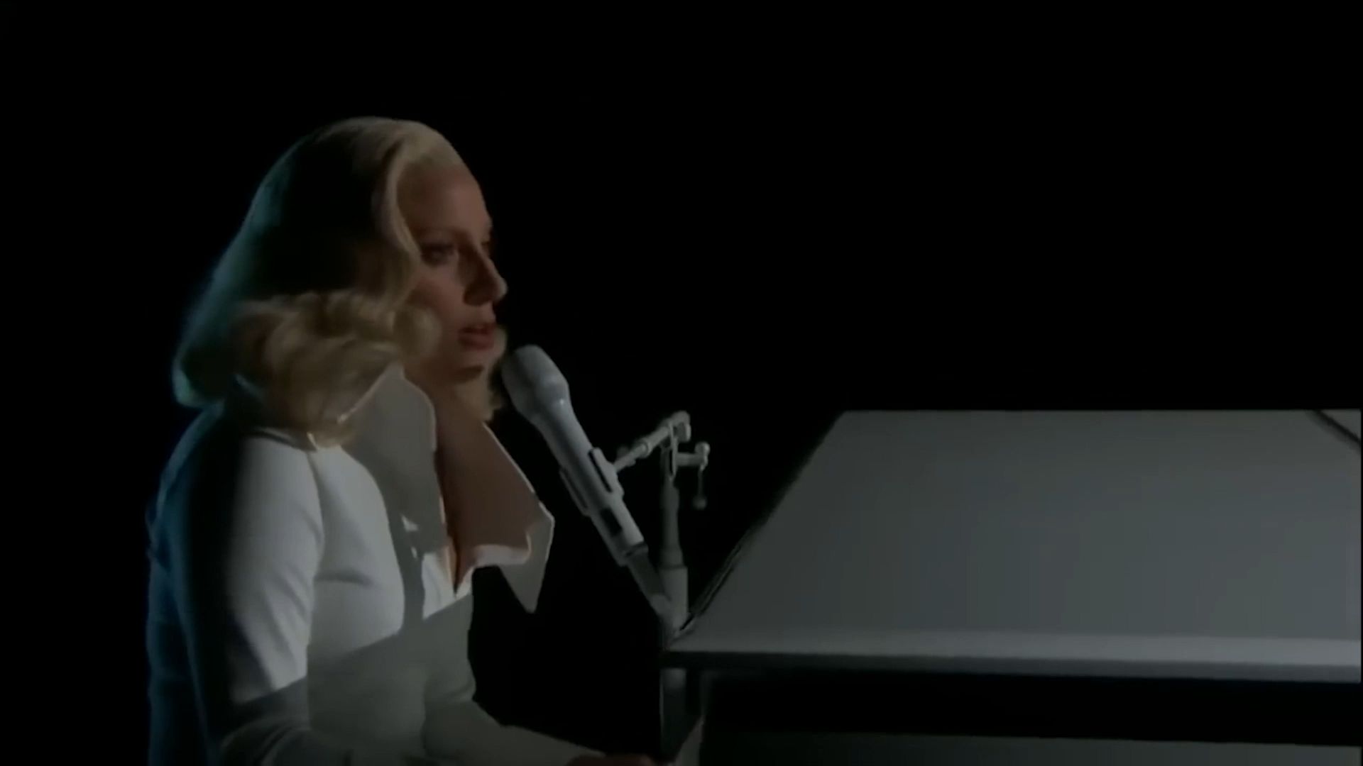 Adabei Prime: Hollywoodstar ganz ungefiltert ++ Lady Gaga wird 40: Ihr steiniger Weg